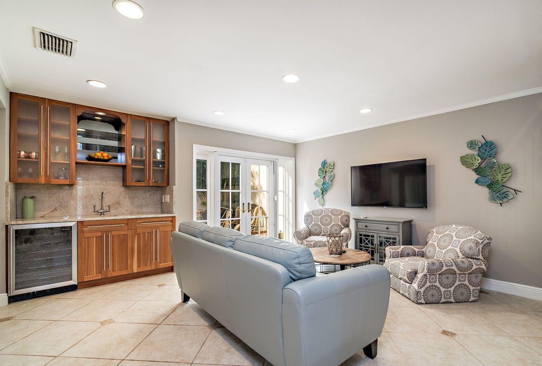 For Rent: $13,000 (3 beds, 3 baths, 2170 Square Feet)