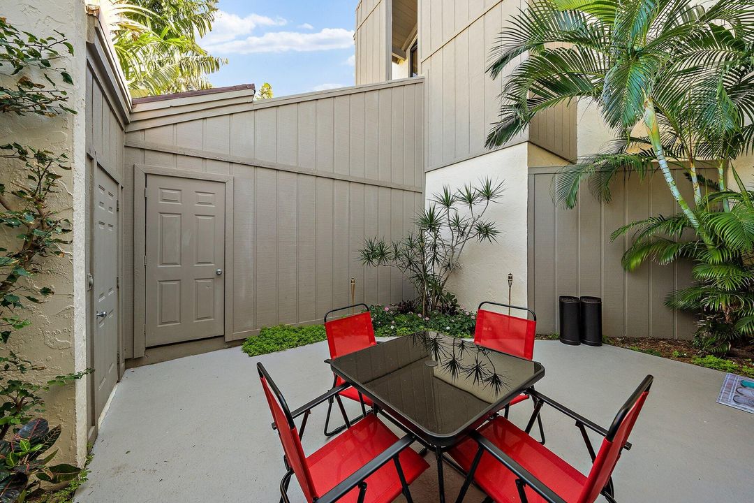 Под контрактом: $3,000 (1 спален, 1 ванн, 740 Квадратных фут)