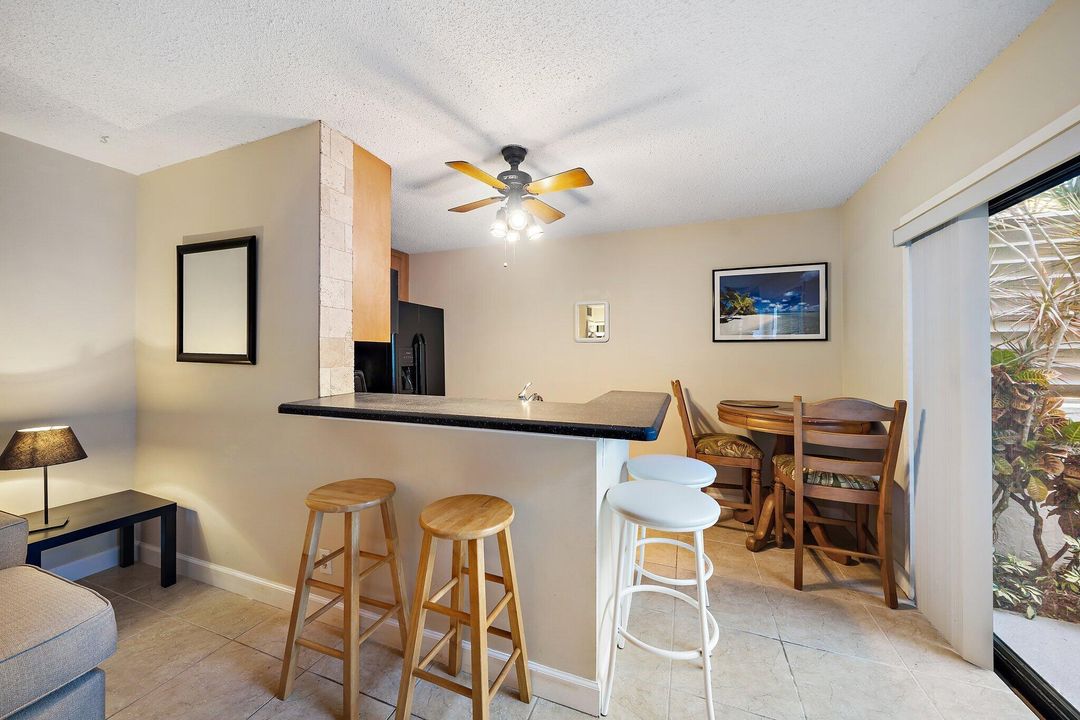 Под контрактом: $3,000 (1 спален, 1 ванн, 740 Квадратных фут)