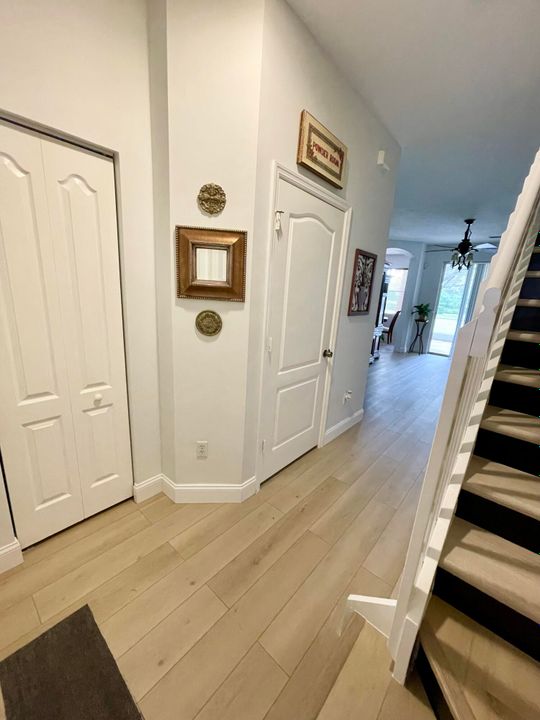 合同活跃: $364,900 (2 贝兹, 2 浴室, 1448 平方英尺)