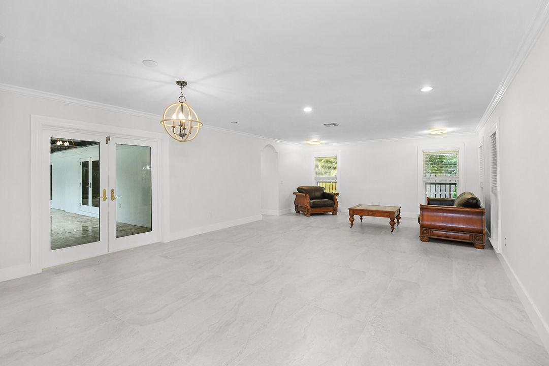 En Venta: $1,275,000 (3 camas, 2 baños, 2431 Pies cuadrados)