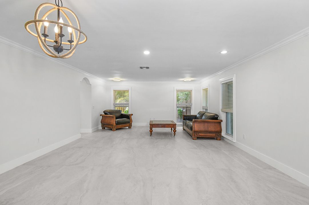 En Venta: $1,275,000 (3 camas, 2 baños, 2431 Pies cuadrados)