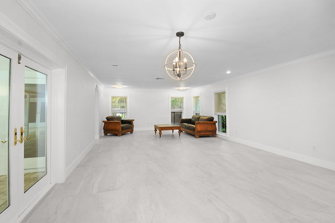 En Venta: $1,275,000 (3 camas, 2 baños, 2431 Pies cuadrados)