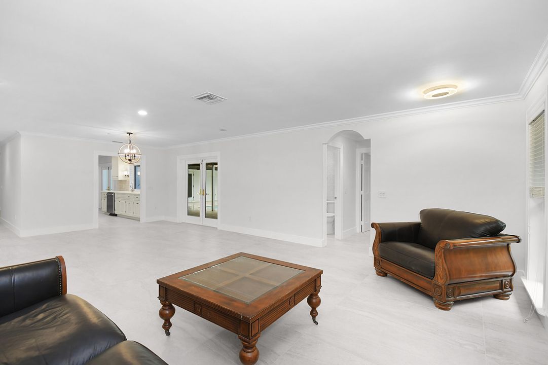 En Venta: $1,275,000 (3 camas, 2 baños, 2431 Pies cuadrados)