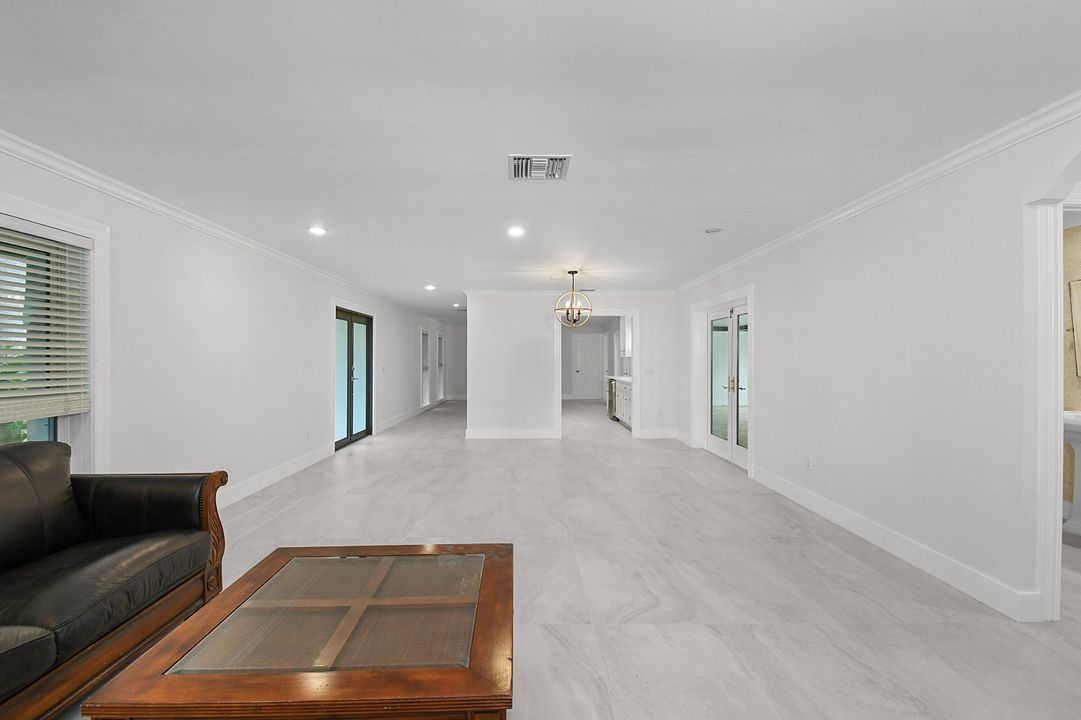 En Venta: $1,275,000 (3 camas, 2 baños, 2431 Pies cuadrados)