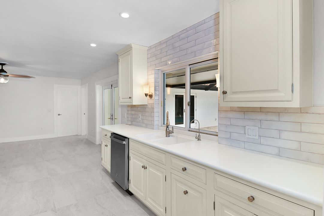 En Venta: $1,275,000 (3 camas, 2 baños, 2431 Pies cuadrados)