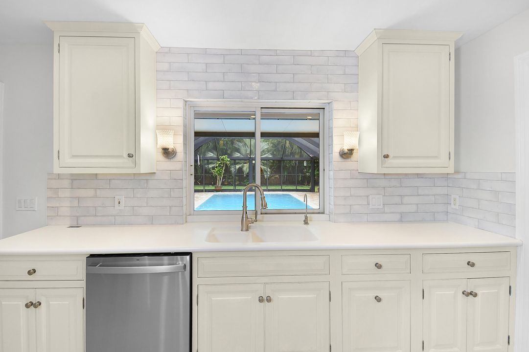 En Venta: $1,275,000 (3 camas, 2 baños, 2431 Pies cuadrados)