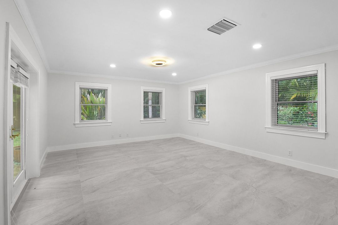 En Venta: $1,275,000 (3 camas, 2 baños, 2431 Pies cuadrados)