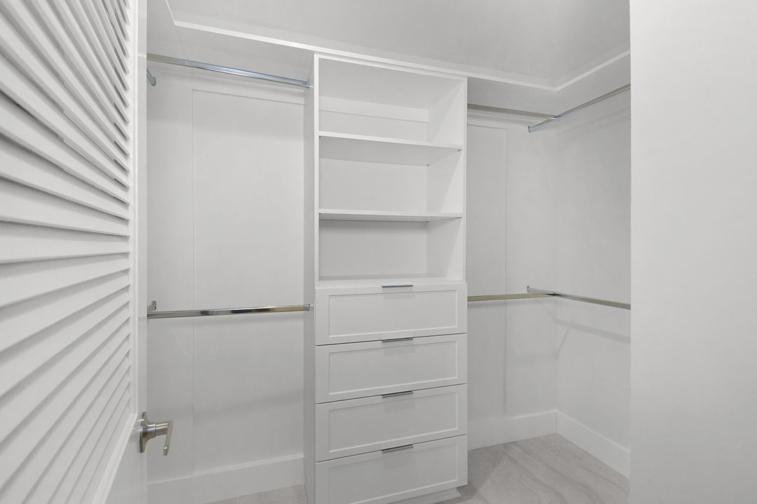 En Venta: $1,275,000 (3 camas, 2 baños, 2431 Pies cuadrados)