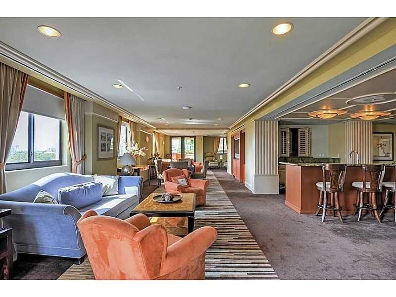 Active With Contract: $3,200 (2 beds, 2 baths, 1558 Square Feet)