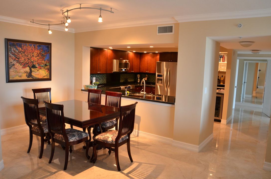 Active With Contract: $3,200 (2 beds, 2 baths, 1558 Square Feet)