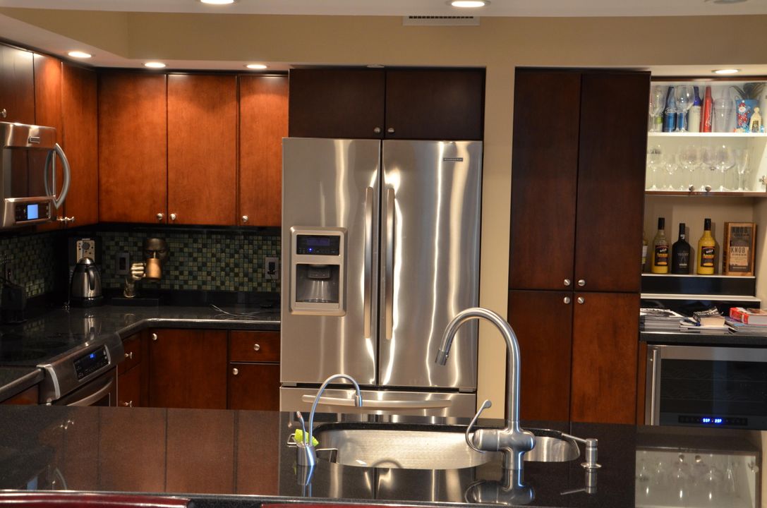 Active With Contract: $3,200 (2 beds, 2 baths, 1558 Square Feet)