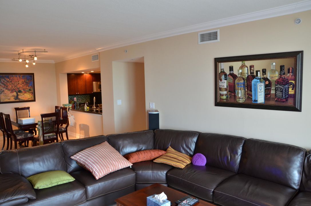 Active With Contract: $3,200 (2 beds, 2 baths, 1558 Square Feet)