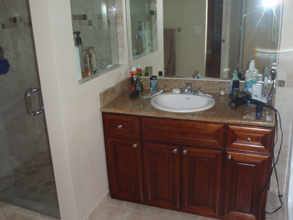 Active With Contract: $3,200 (2 beds, 2 baths, 1558 Square Feet)