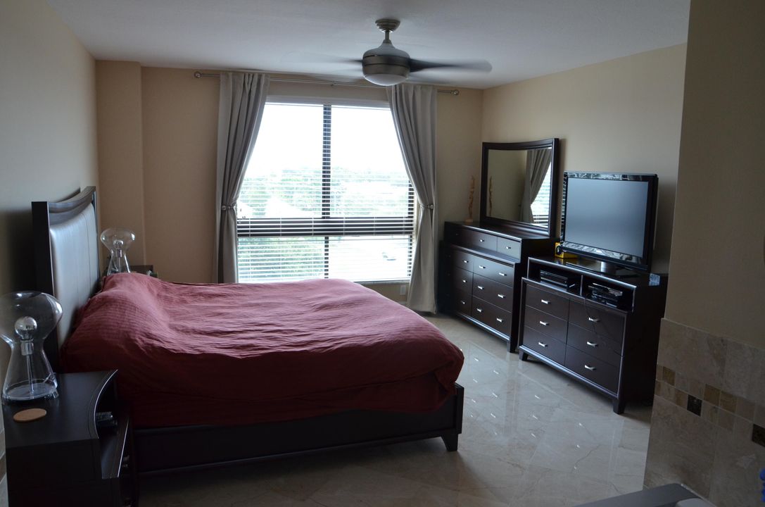 Active With Contract: $3,200 (2 beds, 2 baths, 1558 Square Feet)