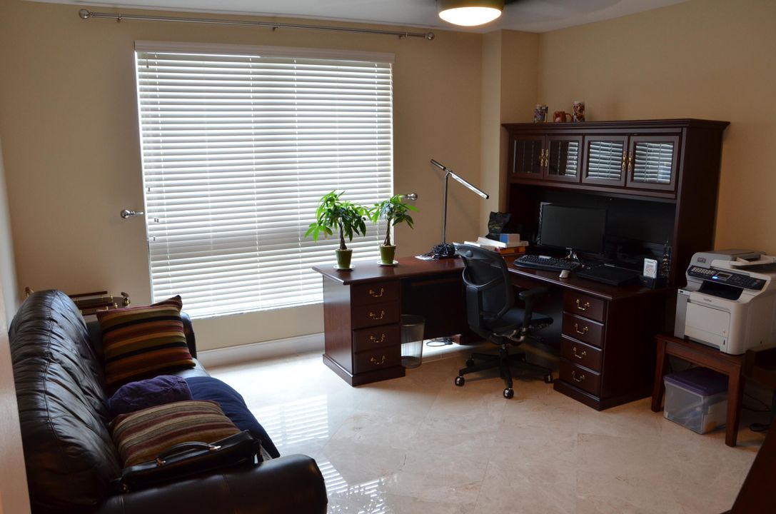 Active With Contract: $3,200 (2 beds, 2 baths, 1558 Square Feet)