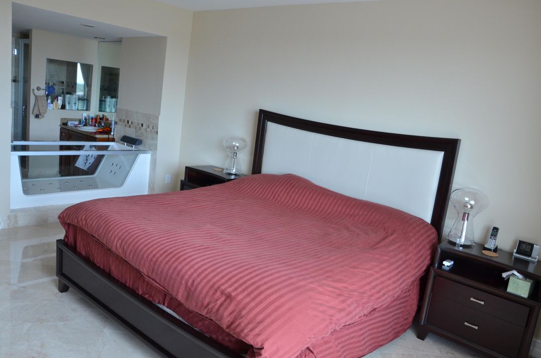 Active With Contract: $3,200 (2 beds, 2 baths, 1558 Square Feet)