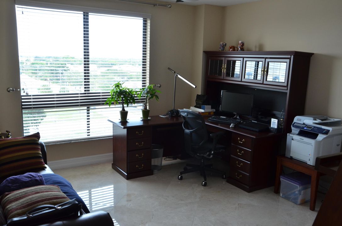 Active With Contract: $3,200 (2 beds, 2 baths, 1558 Square Feet)