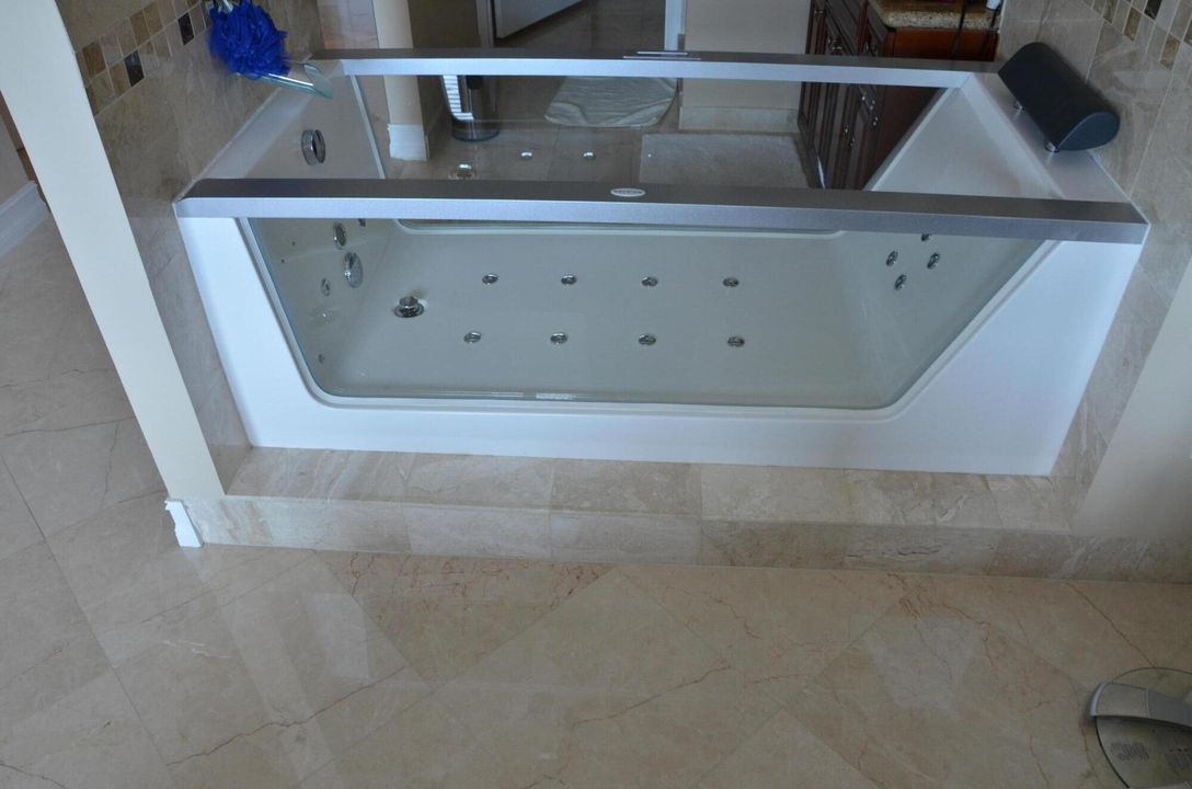 Active With Contract: $3,200 (2 beds, 2 baths, 1558 Square Feet)