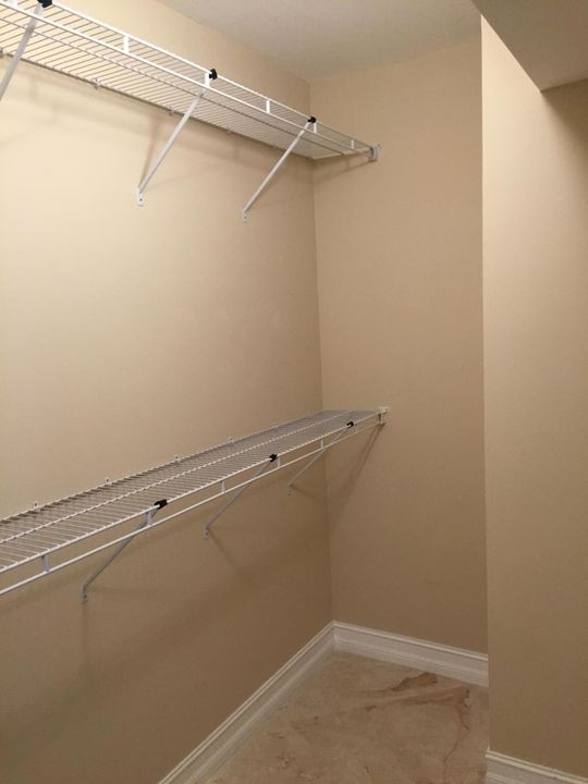 Active With Contract: $3,200 (2 beds, 2 baths, 1558 Square Feet)