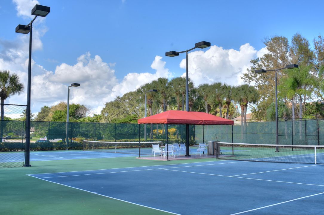 Activo con contrato: $5,800 (2 camas, 2 baños, 1385 Pies cuadrados)