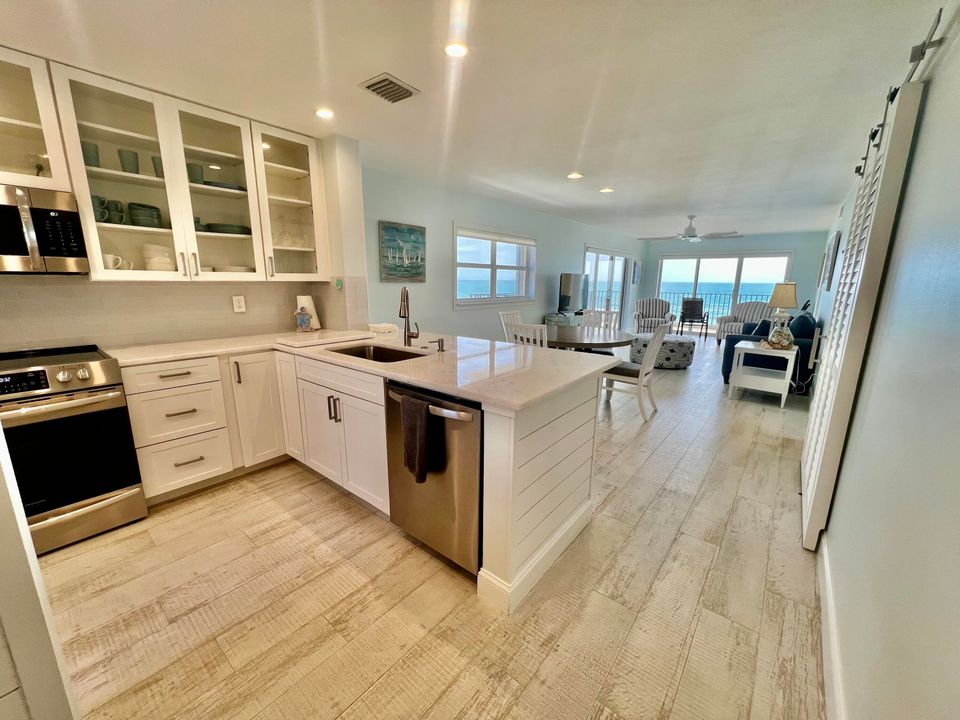 出租: $5,900 (2 贝兹, 2 浴室, 1113 平方英尺)