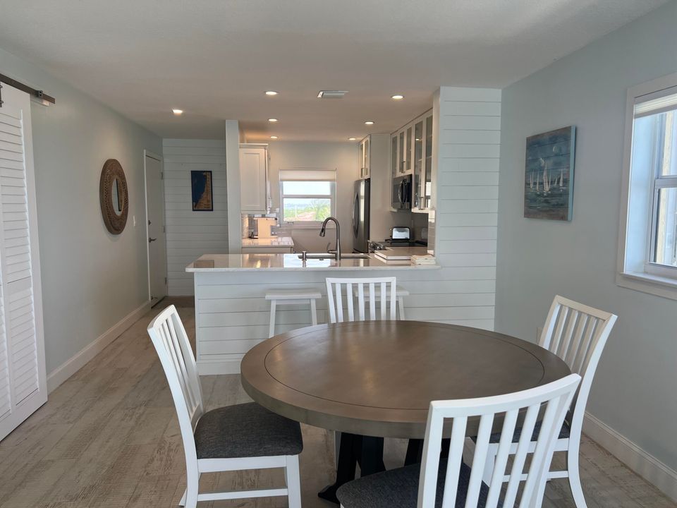 出租: $5,900 (2 贝兹, 2 浴室, 1113 平方英尺)