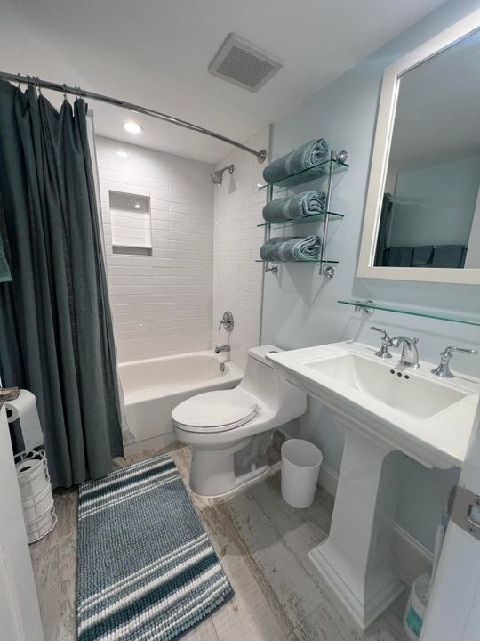 出租: $5,900 (2 贝兹, 2 浴室, 1113 平方英尺)