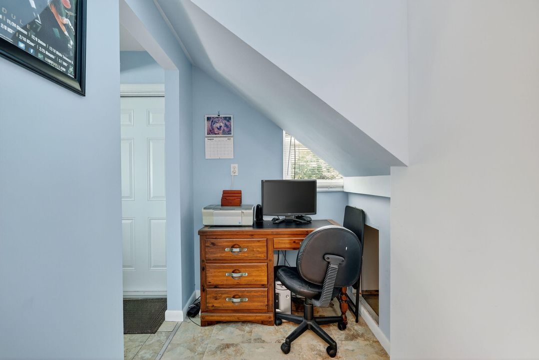 Под контрактом: $525,000 (4 спален, 3 ванн, 1850 Квадратных фут)