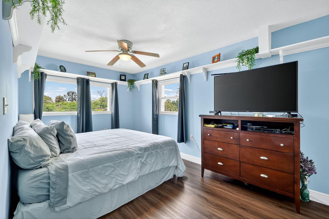 Под контрактом: $525,000 (4 спален, 3 ванн, 1850 Квадратных фут)