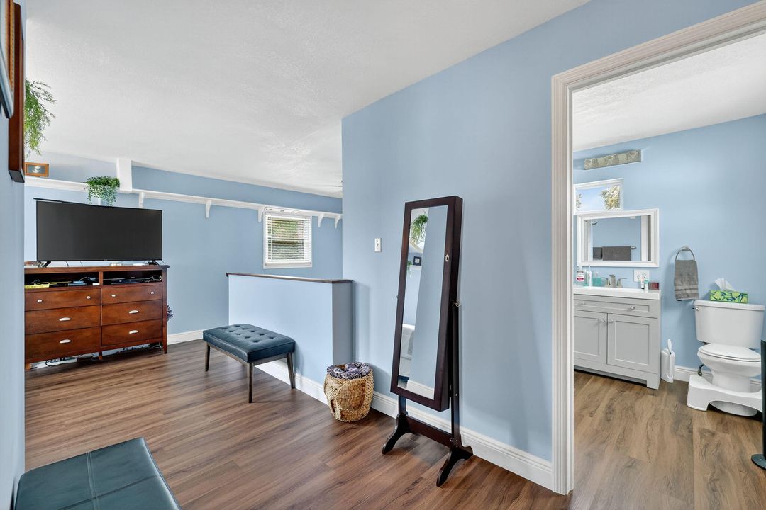 Под контрактом: $525,000 (4 спален, 3 ванн, 1850 Квадратных фут)