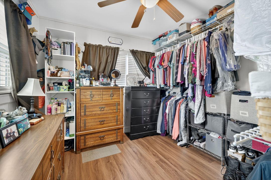 Под контрактом: $525,000 (4 спален, 3 ванн, 1850 Квадратных фут)