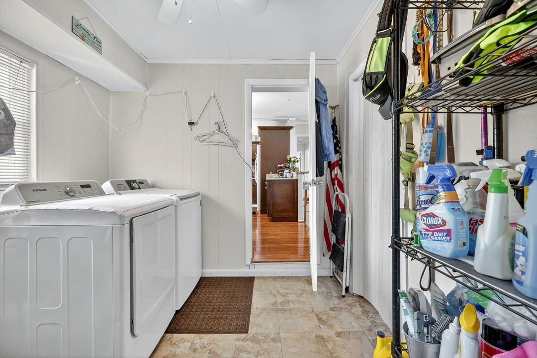 Под контрактом: $525,000 (4 спален, 3 ванн, 1850 Квадратных фут)