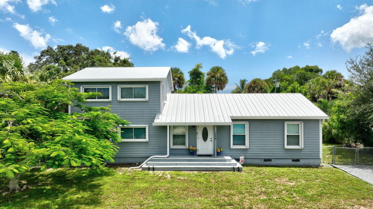 Под контрактом: $525,000 (4 спален, 3 ванн, 1850 Квадратных фут)