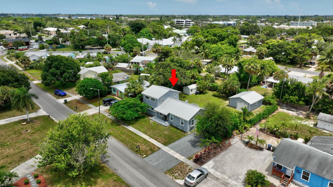 Под контрактом: $525,000 (4 спален, 3 ванн, 1850 Квадратных фут)