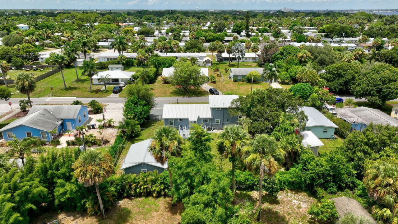 Под контрактом: $525,000 (4 спален, 3 ванн, 1850 Квадратных фут)