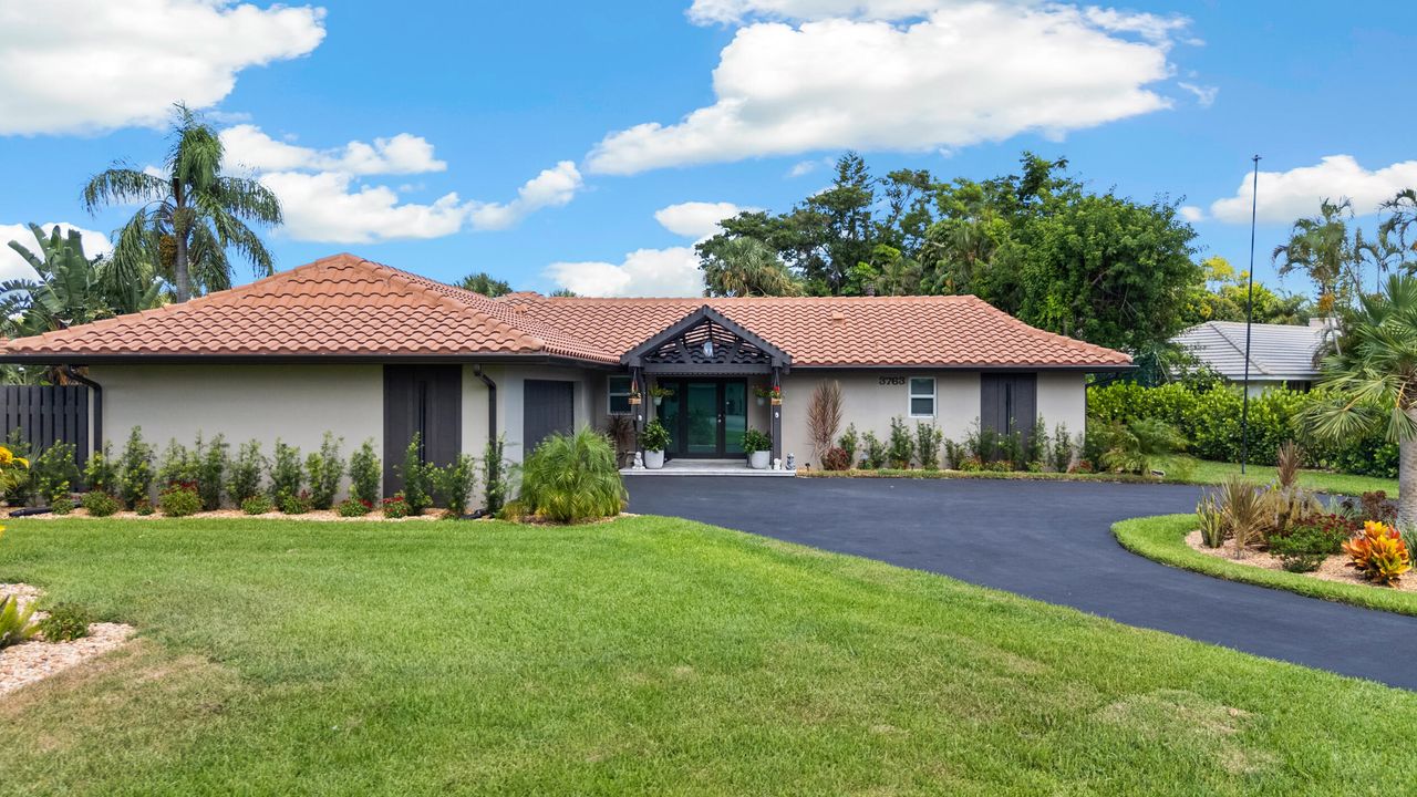 For Sale: $1,289,000 (3 beds, 2 baths, 2805 Square Feet)