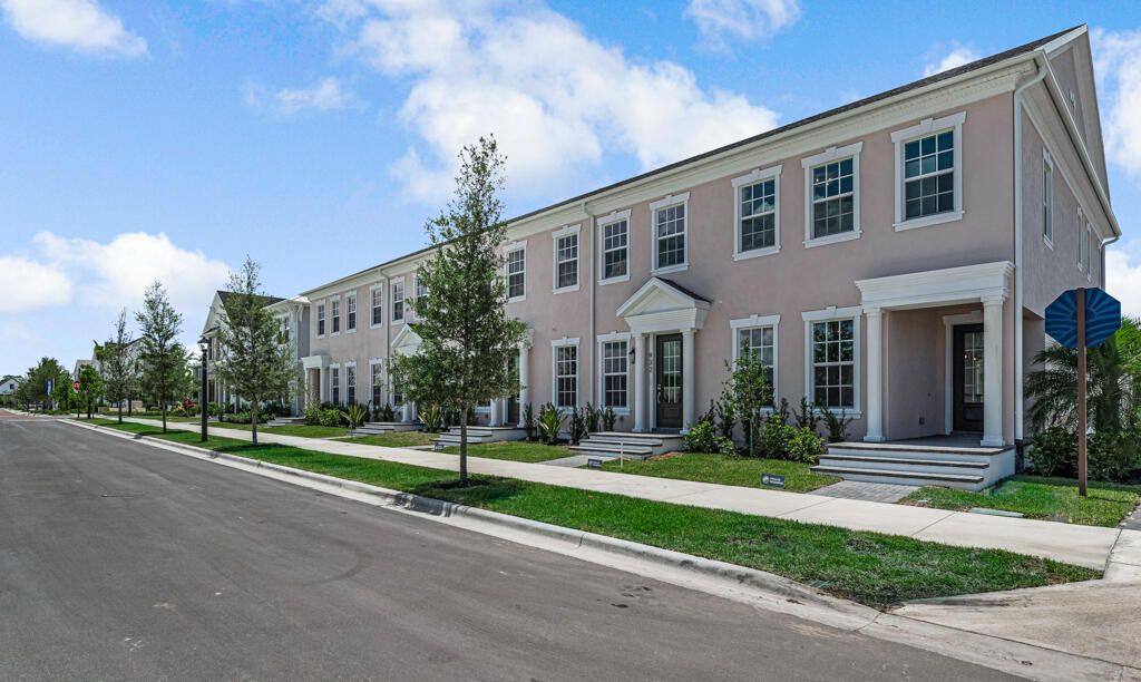 出租: $3,900 (3 贝兹, 3 浴室, 1834 平方英尺)