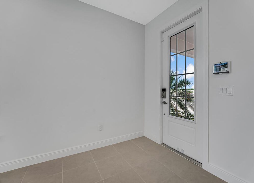 出租: $3,900 (3 贝兹, 3 浴室, 1834 平方英尺)