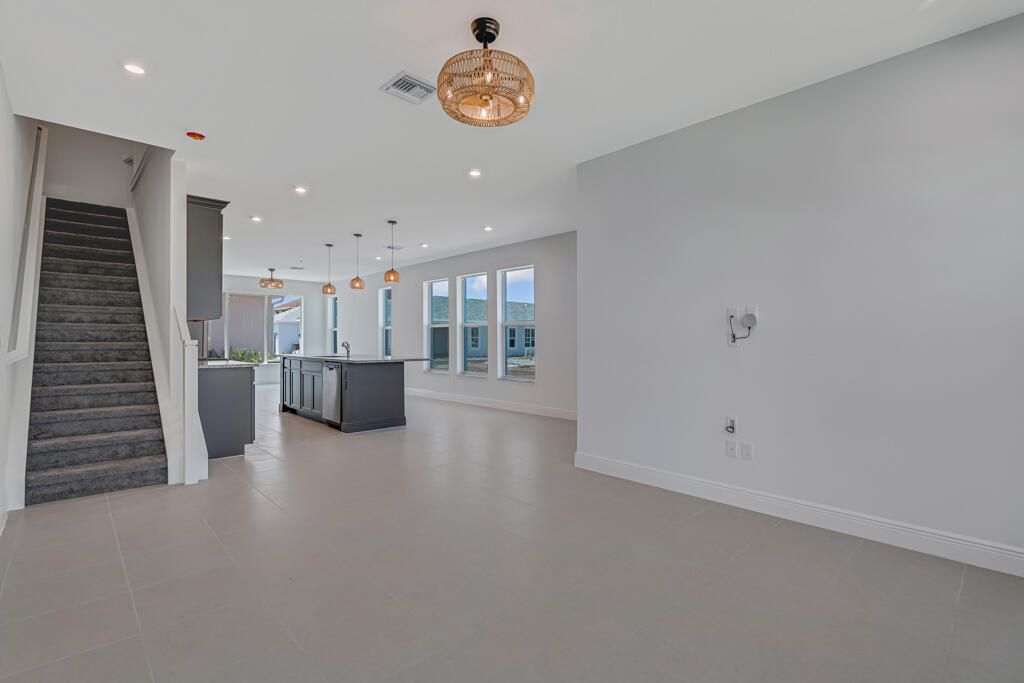 出租: $3,900 (3 贝兹, 3 浴室, 1834 平方英尺)