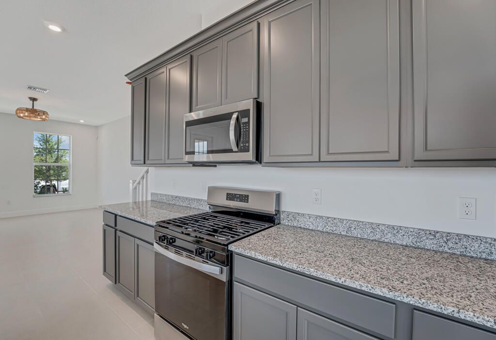 出租: $3,900 (3 贝兹, 3 浴室, 1834 平方英尺)