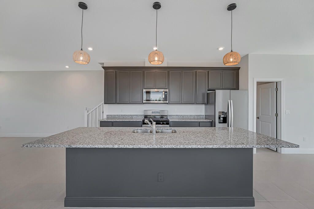 出租: $3,900 (3 贝兹, 3 浴室, 1834 平方英尺)