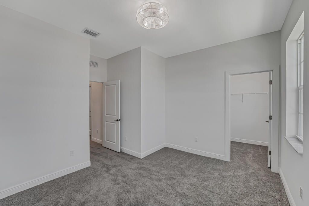 出租: $3,900 (3 贝兹, 3 浴室, 1834 平方英尺)