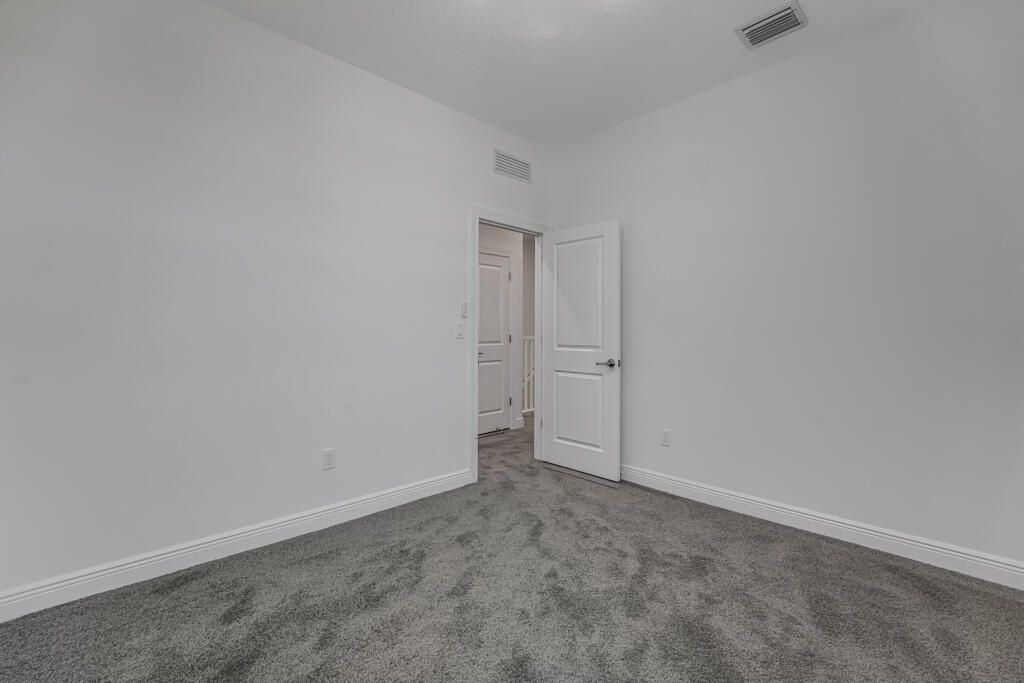 出租: $3,900 (3 贝兹, 3 浴室, 1834 平方英尺)