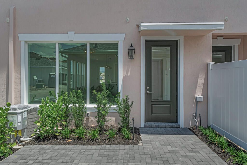 出租: $3,900 (3 贝兹, 3 浴室, 1834 平方英尺)