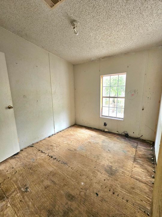 For Sale: $109,900 (3 beds, 2 baths, 1296 Square Feet)