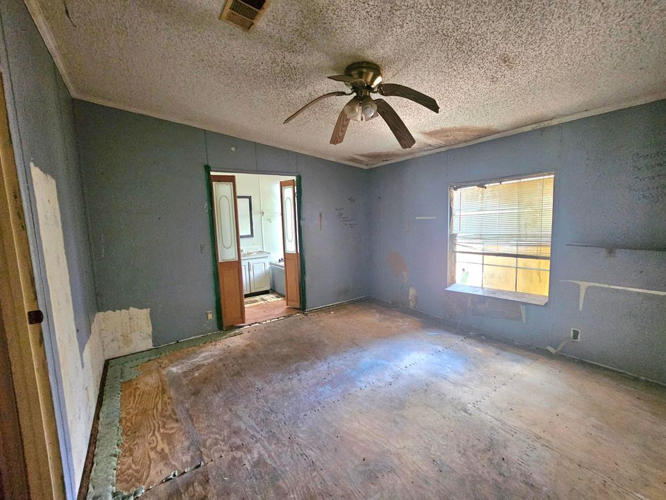 For Sale: $109,900 (3 beds, 2 baths, 1296 Square Feet)