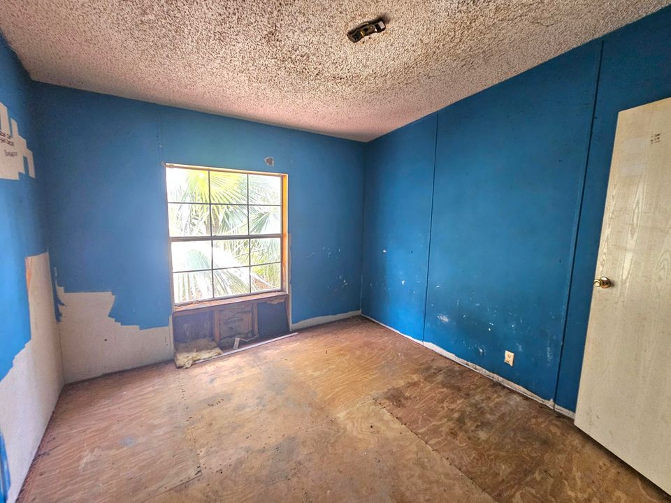 For Sale: $109,900 (3 beds, 2 baths, 1296 Square Feet)