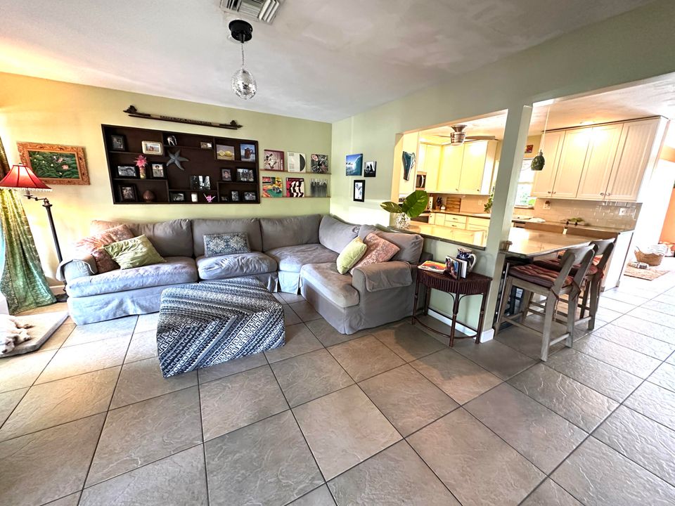 合同活跃: $1,400,000 (3 贝兹, 2 浴室, 1664 平方英尺)