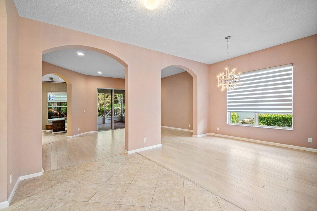 Activo con contrato: $695,000 (5 camas, 3 baños, 2807 Pies cuadrados)